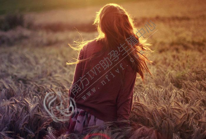 高龄产妇风险,因屡次试管婴儿失败,小17岁丈夫坦言"压力大"