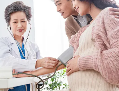 中马吉孕：大龄女性做三代试管好还是做二代试管